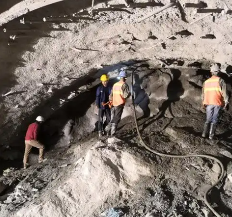 石泉拱顶带模注浆料的施工流程及注意事项